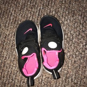 Size 10 Nike sneakers for toddler girls